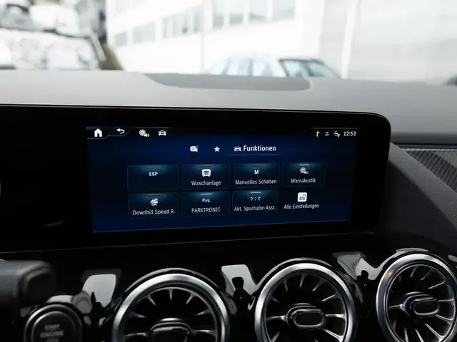 Mercedes-Benz GLA 220