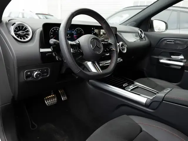 Mercedes-Benz GLA 220