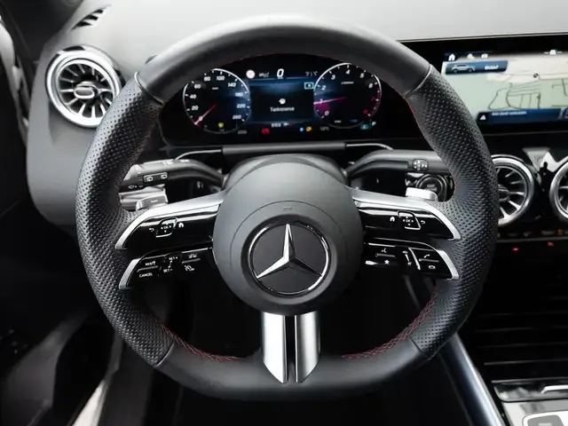 Mercedes-Benz GLA 220