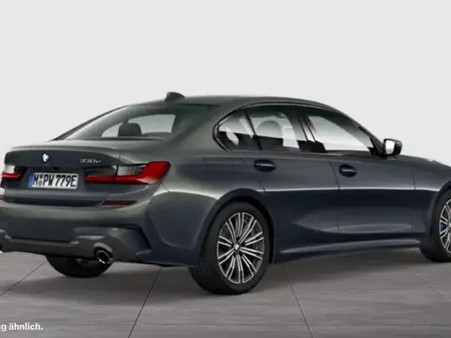 BMW 330