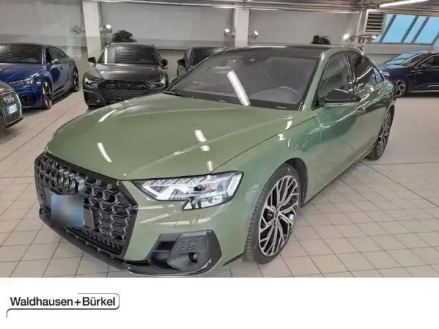 Audi S8