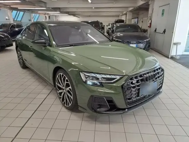 Audi S8