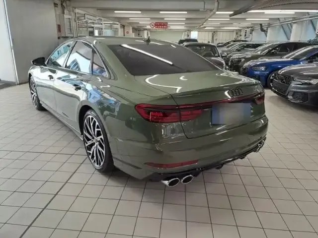 Audi S8