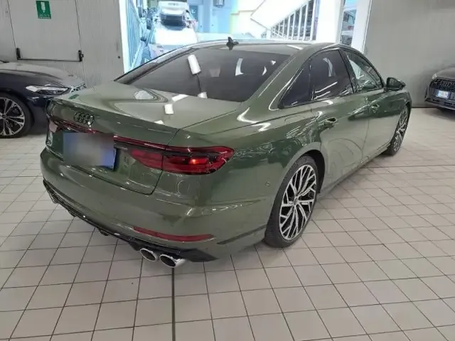 Audi S8