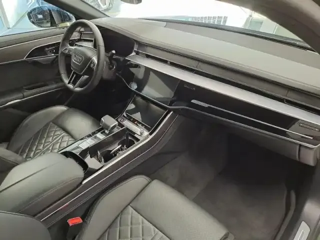 Audi S8