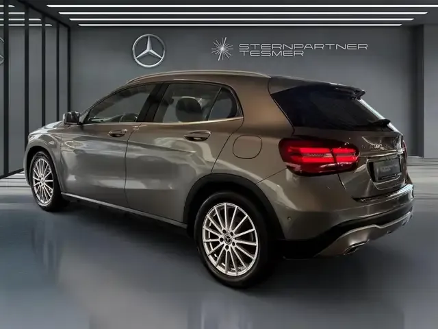 Mercedes-Benz GLA 180