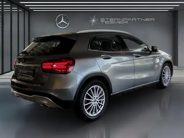 Mercedes-Benz GLA 180