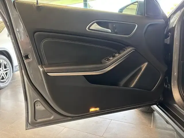 Mercedes-Benz GLA 180