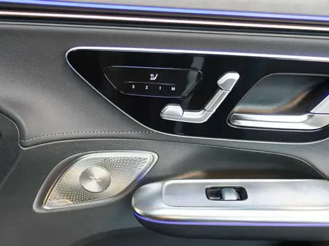 Mercedes-Benz EQE 300