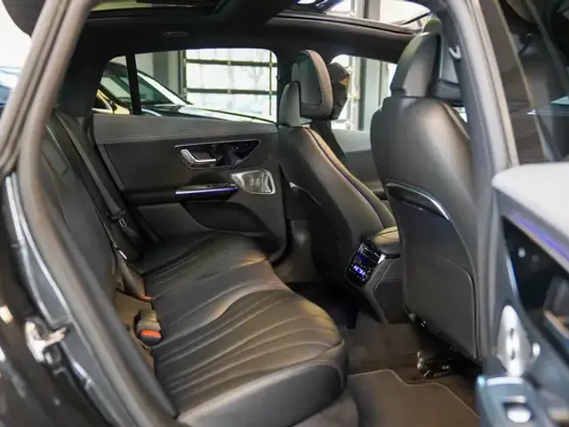 Mercedes-Benz EQE 300