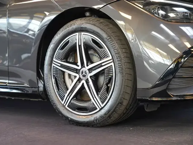 Mercedes-Benz EQE 300