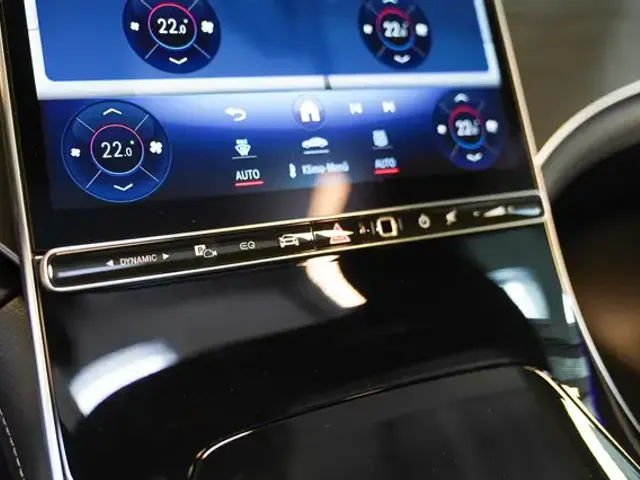 Mercedes-Benz EQE 300