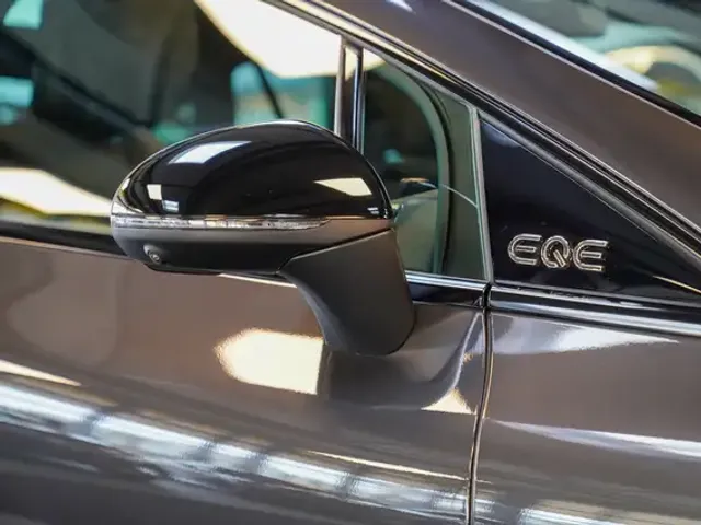 Mercedes-Benz EQE 300