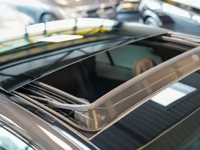 Mercedes-Benz EQE 300