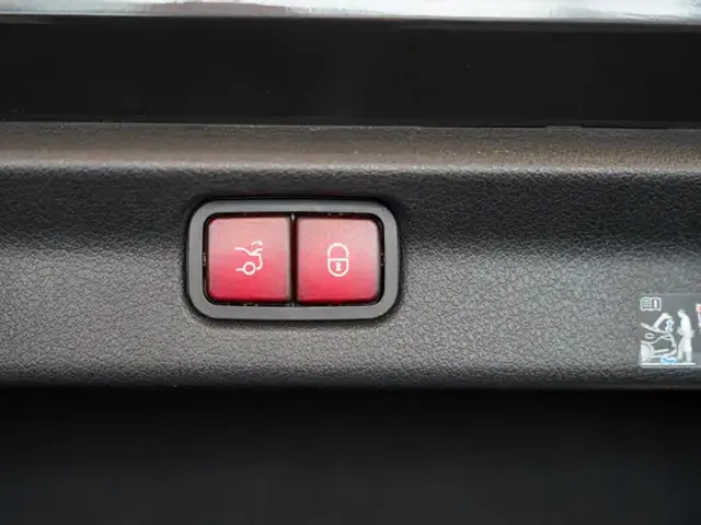 Mercedes-Benz EQE 300