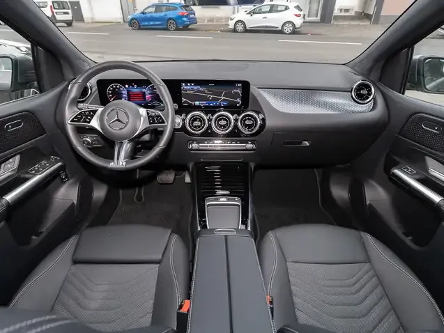 Mercedes-Benz B 180