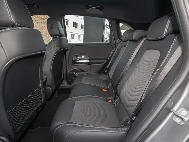 Mercedes-Benz B 180