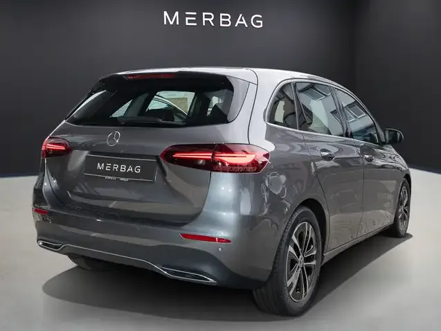 Mercedes-Benz B 180
