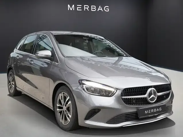 Mercedes-Benz B 180