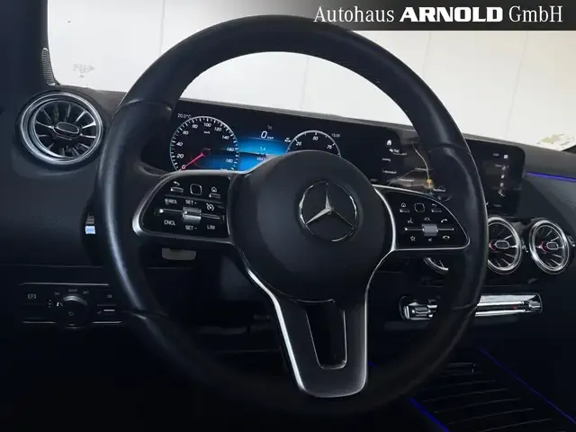 Mercedes-Benz EQA 300