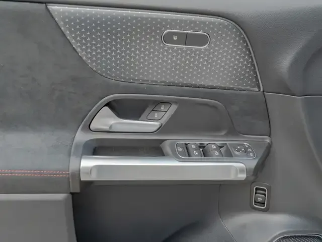 Mercedes-Benz GLB 220