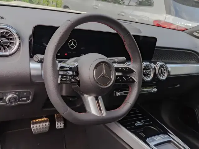 Mercedes-Benz GLB 220
