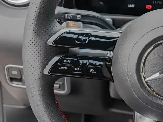 Mercedes-Benz GLB 220
