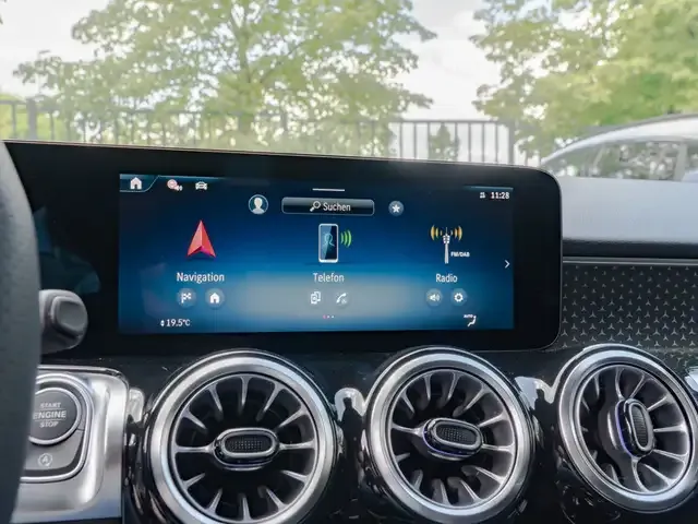 Mercedes-Benz GLB 220