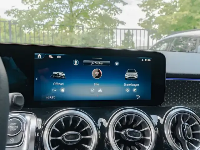 Mercedes-Benz GLB 220