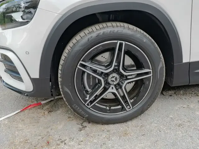 Mercedes-Benz GLB 220