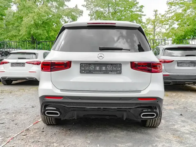 Mercedes-Benz GLB 220