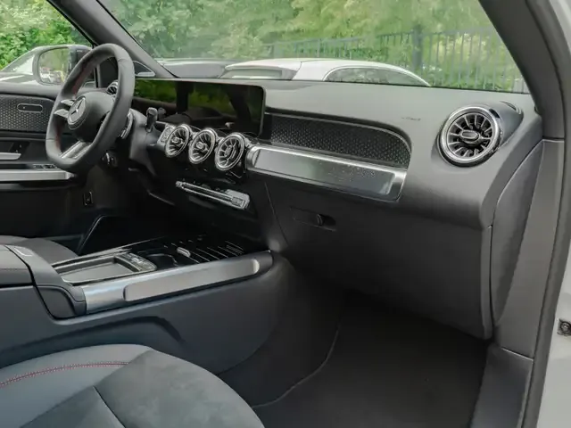 Mercedes-Benz GLB 220