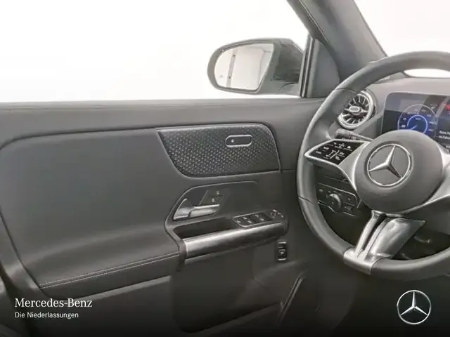Mercedes-Benz EQA 300