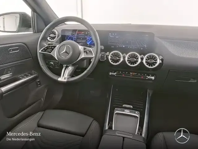 Mercedes-Benz EQA 300