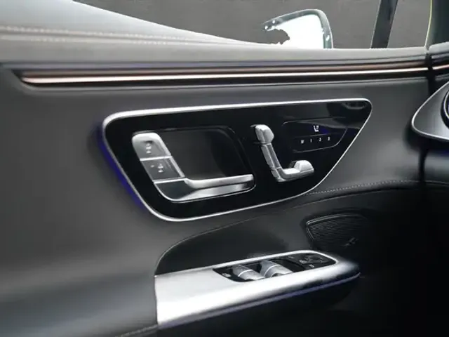 Mercedes-Benz EQE 300