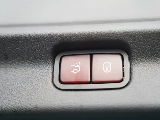 Mercedes-Benz EQE 300