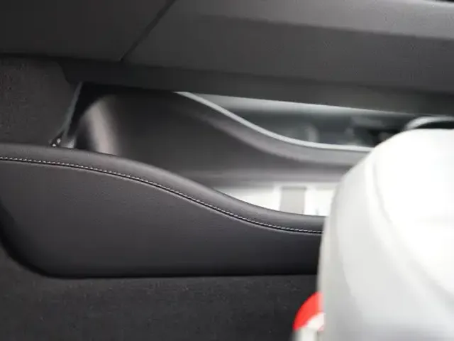 Mercedes-Benz EQE 300