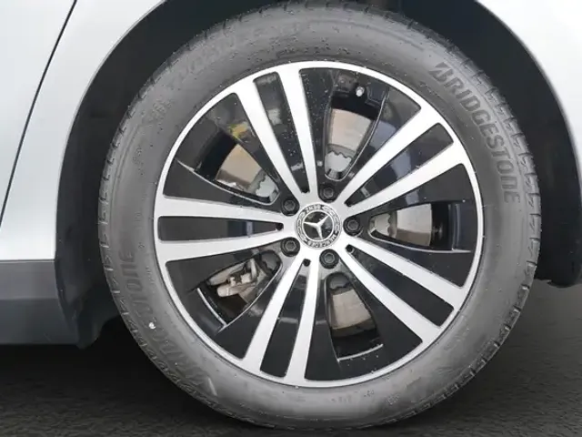 Mercedes-Benz EQE 300