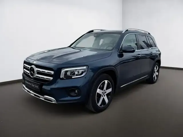 Mercedes-Benz GLB 220