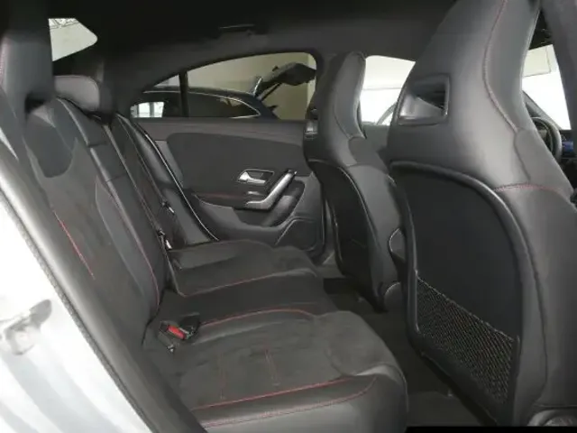 Mercedes-Benz CLA 220