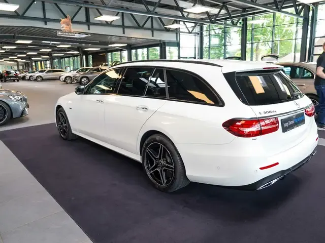 Mercedes-Benz E 300