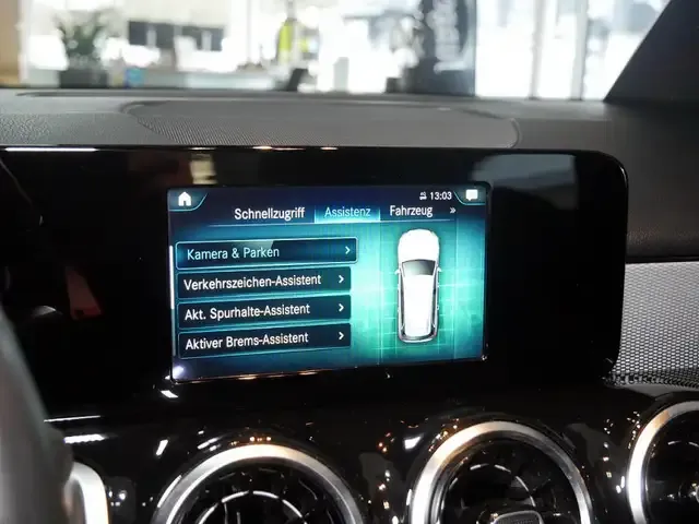 Mercedes-Benz GLB 200