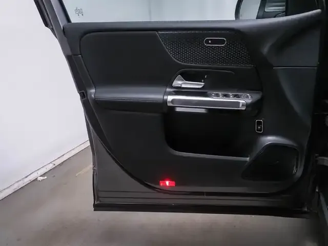 Mercedes-Benz EQB 300