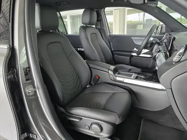 Mercedes-Benz EQB 300