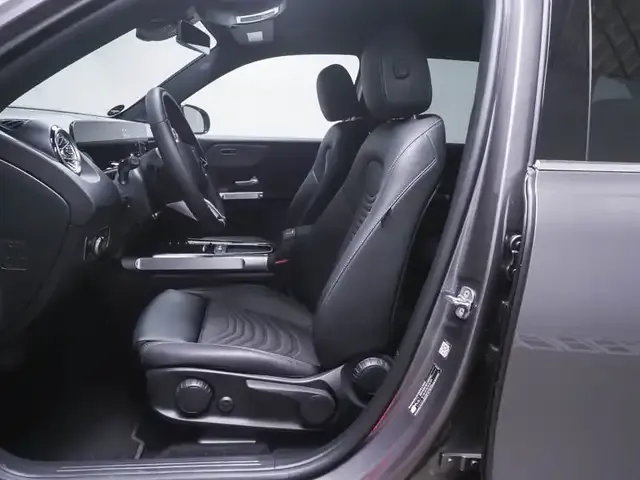 Mercedes-Benz EQB 300