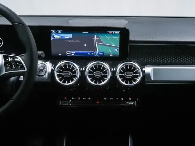 Mercedes-Benz EQB 300