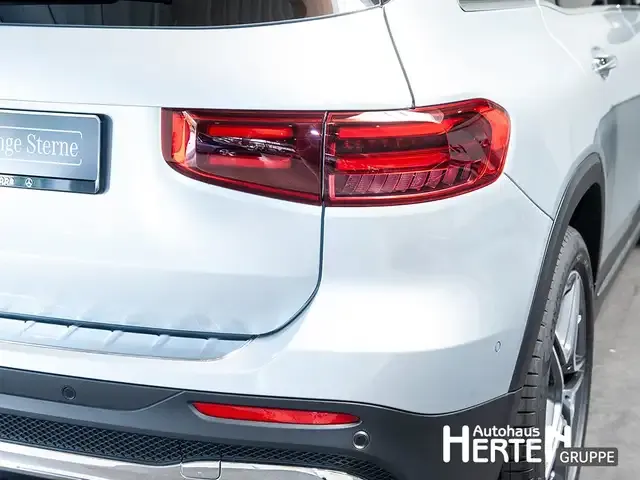 Mercedes-Benz GLB 220