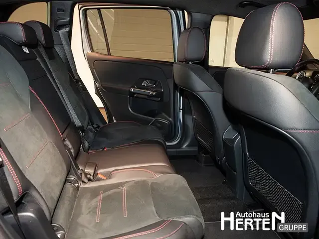 Mercedes-Benz GLB 220