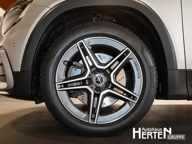Mercedes-Benz GLB 220