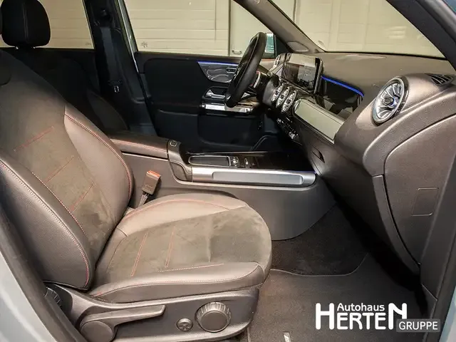 Mercedes-Benz GLB 220